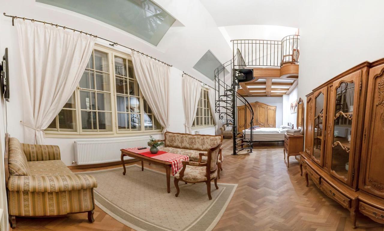 Golden Sheep Apartments Near Charles Bridge *