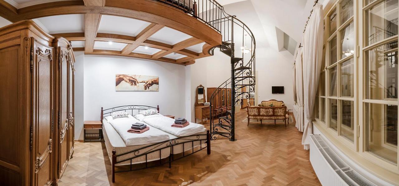 Golden Sheep Apartments Near Charles Bridge Apartment