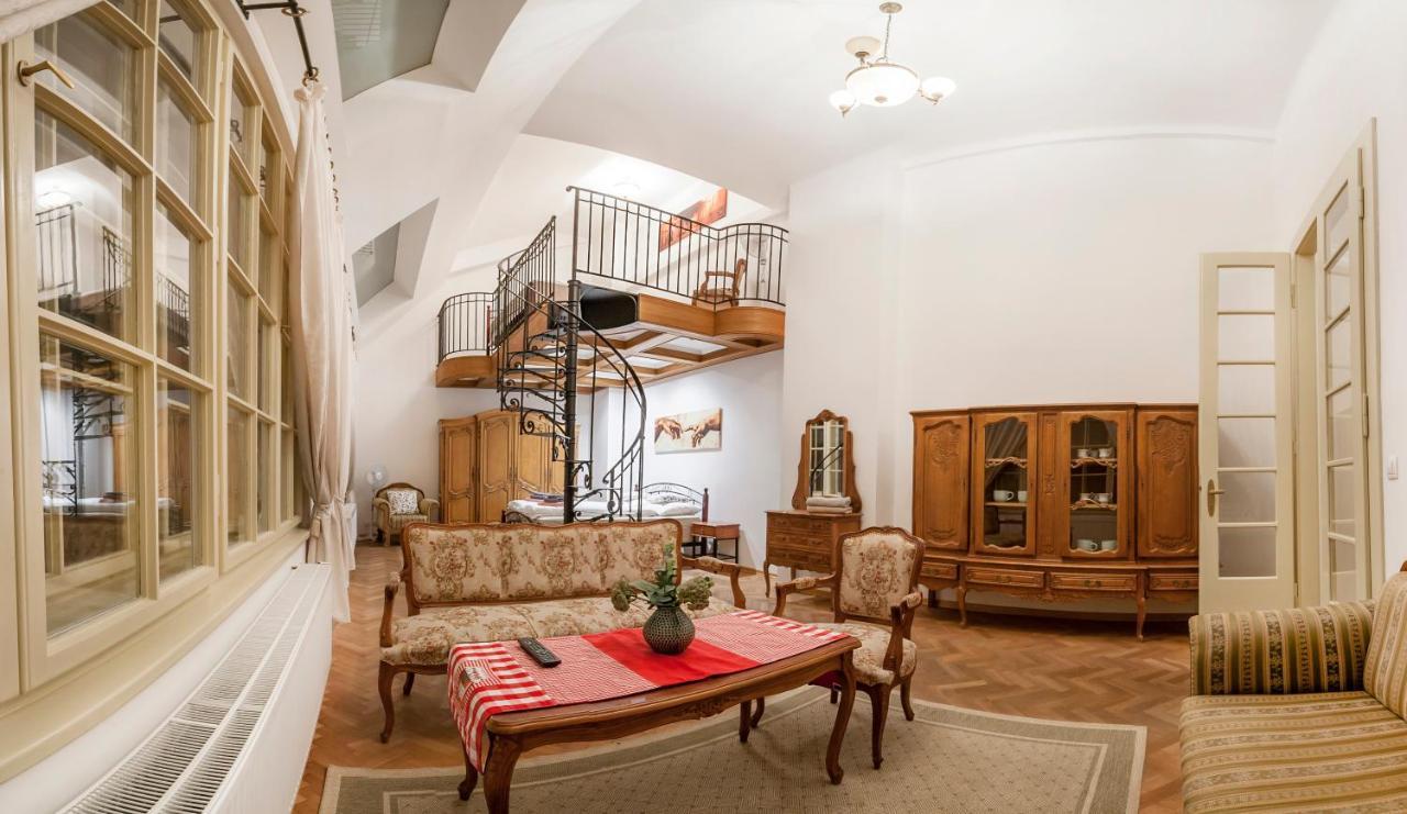 Apartment Golden Sheep Apartments Near Charles Bridge Prag