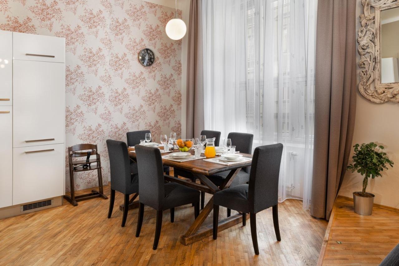 Days - Family Friendly - Super Bright - Old Town Apartment *