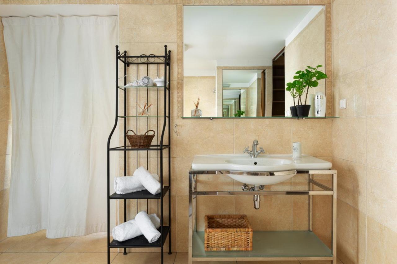 Days - Family Friendly - Super Bright - Old Town Apartment *