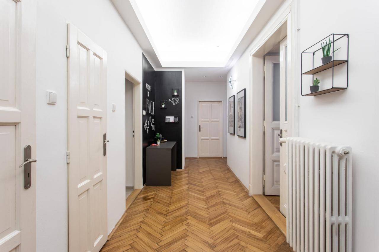 Spacious Near The River Apartment *