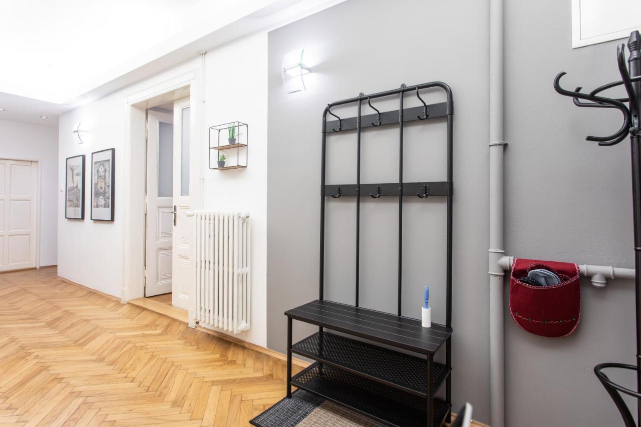 Spacious Near The River Prag