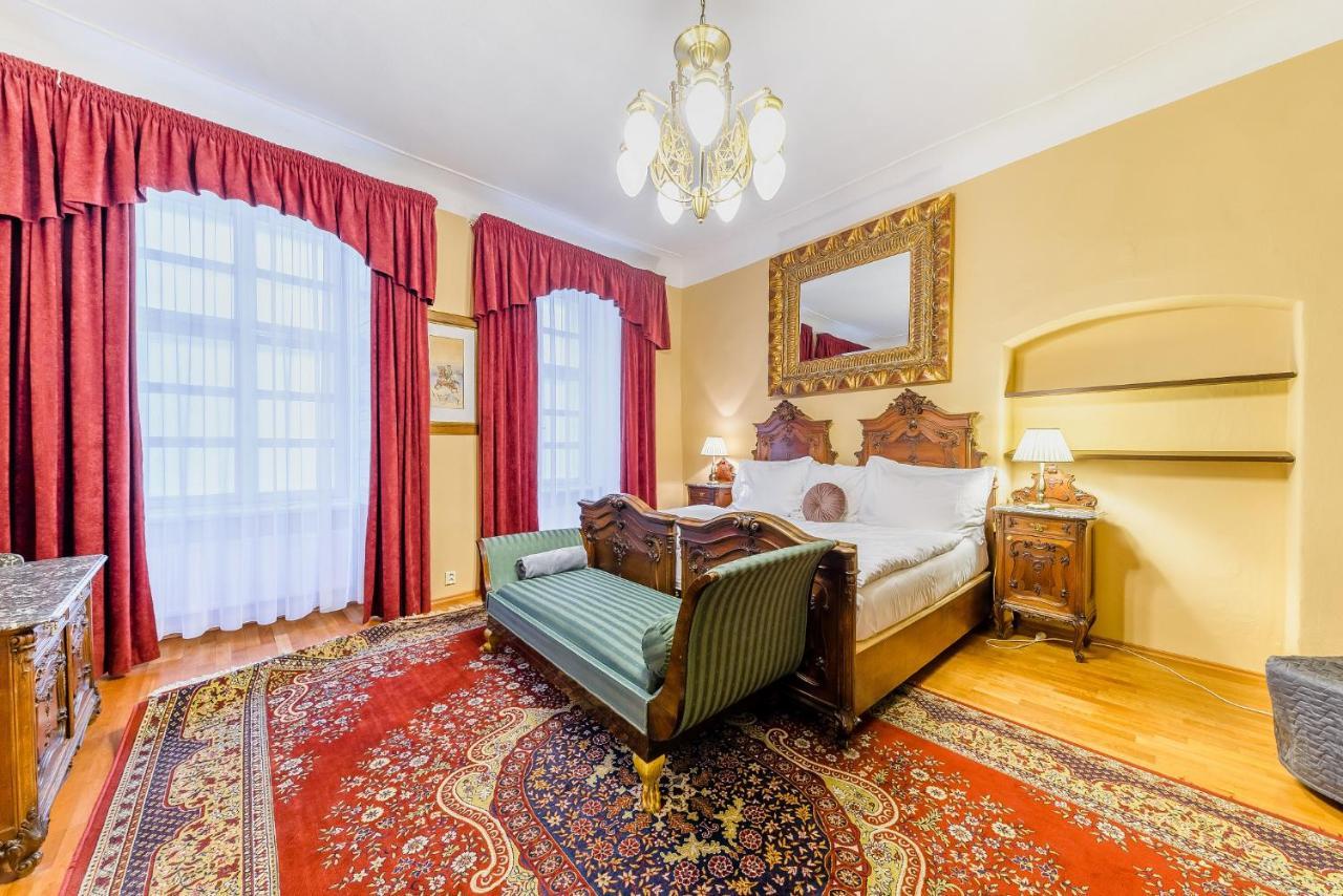 Seven Angels Apartment *