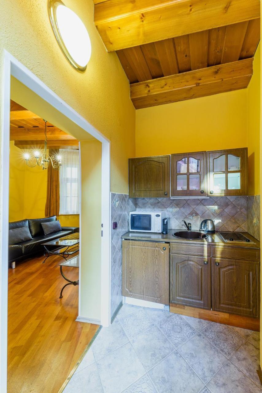 Apartment Seven Angels *