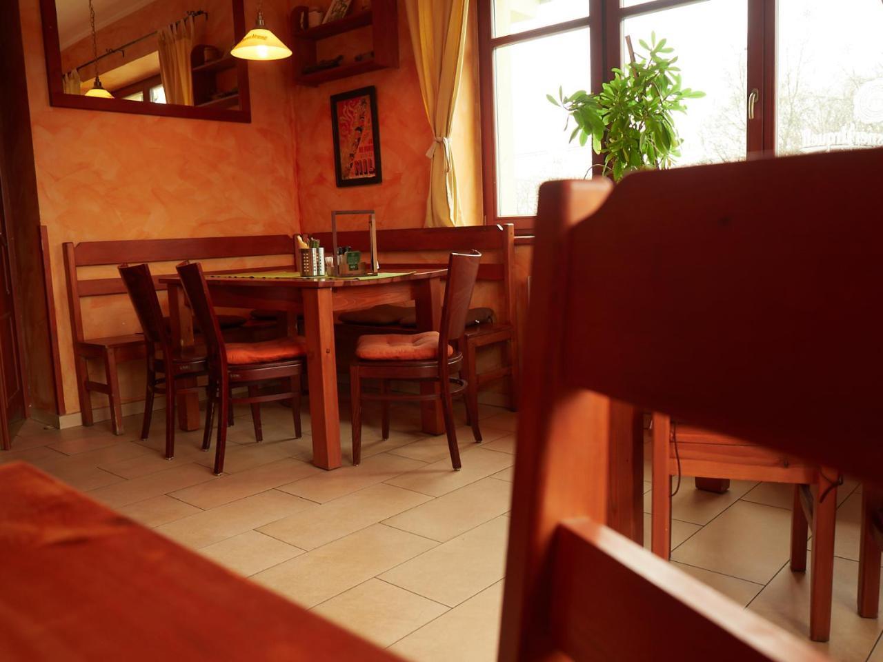 Gæstehus A Restaurace Simanda Prag