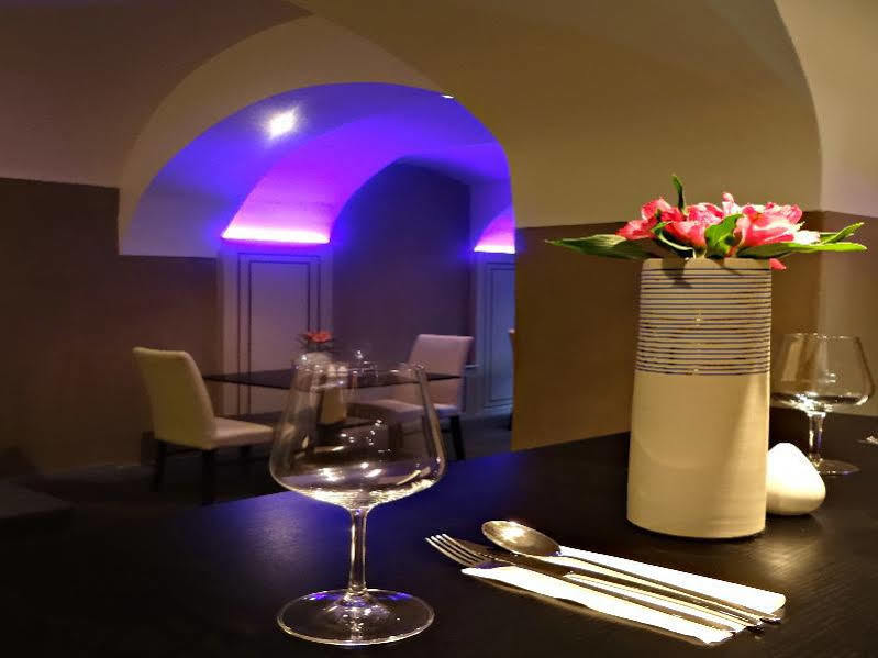 U Kříže Hotel