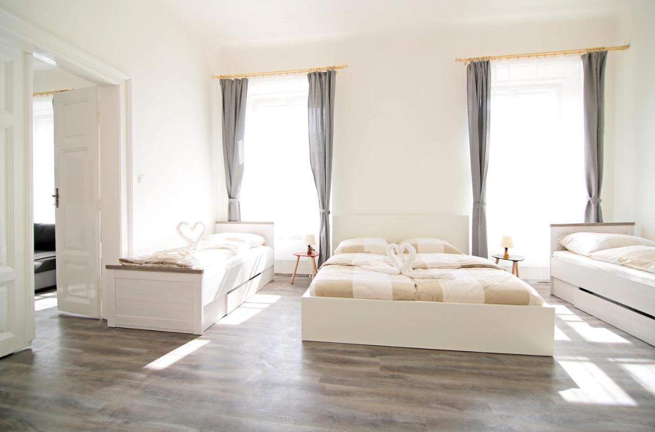 Beautiful Mala Strana Apartment Prague