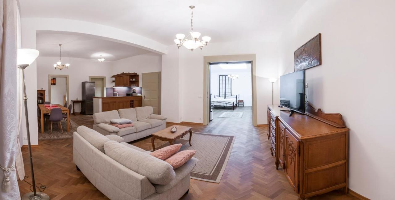 Apartment Golden Sheep Apartments Near Charles Bridge Prag
