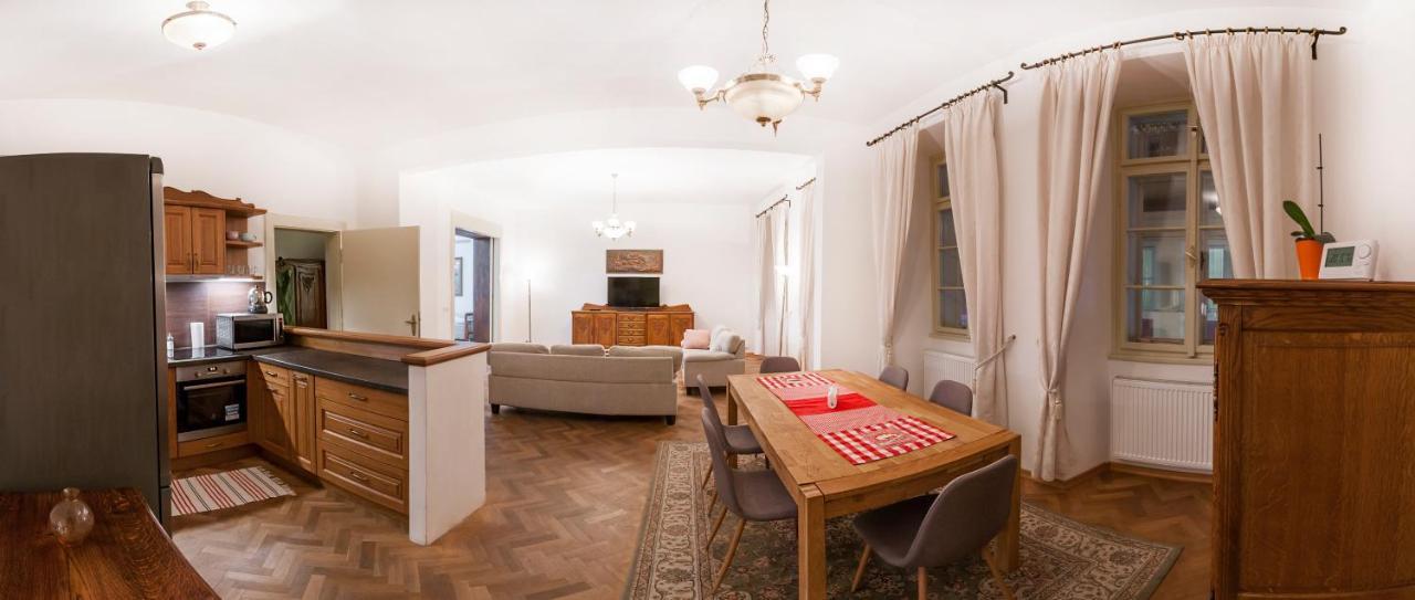 Golden Sheep Apartments Near Charles Bridge *