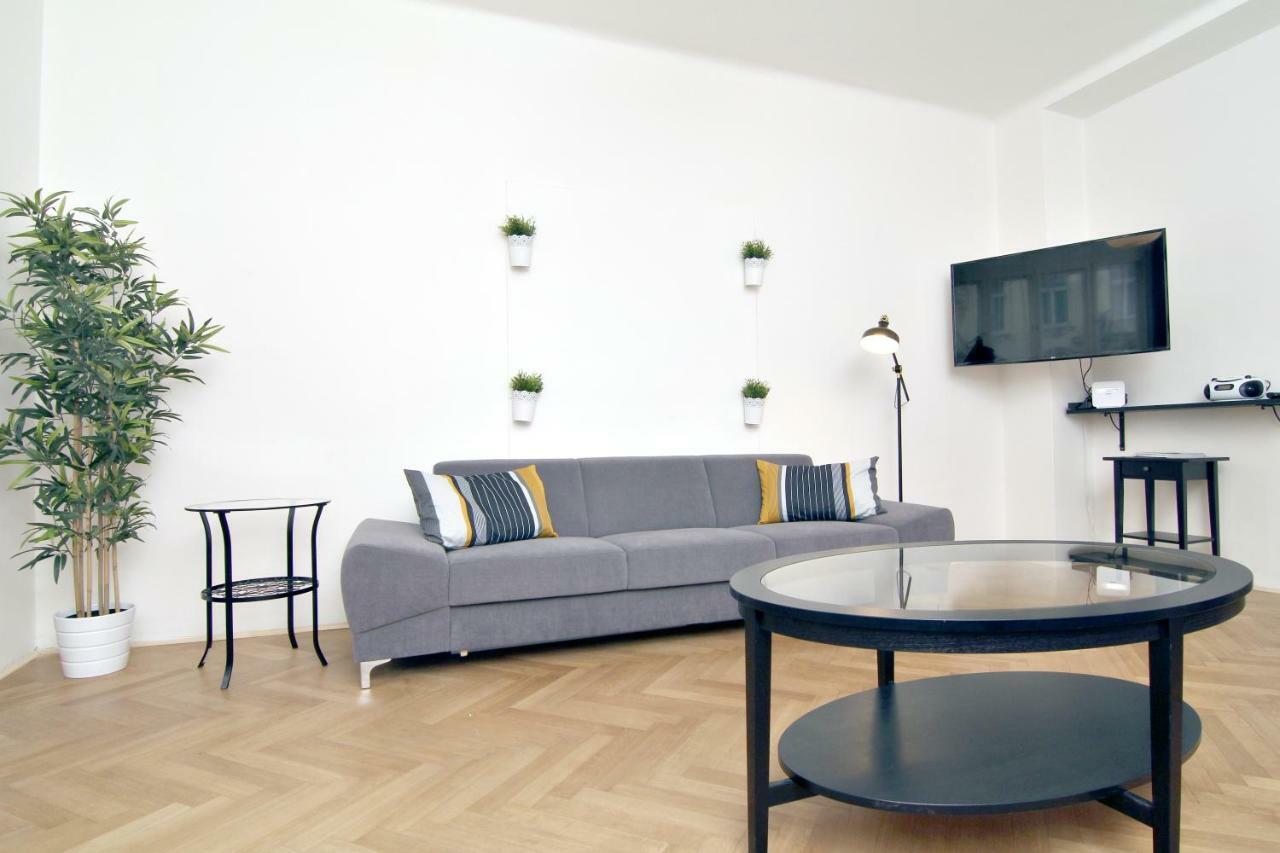 With 2 Bathrooms * Prag