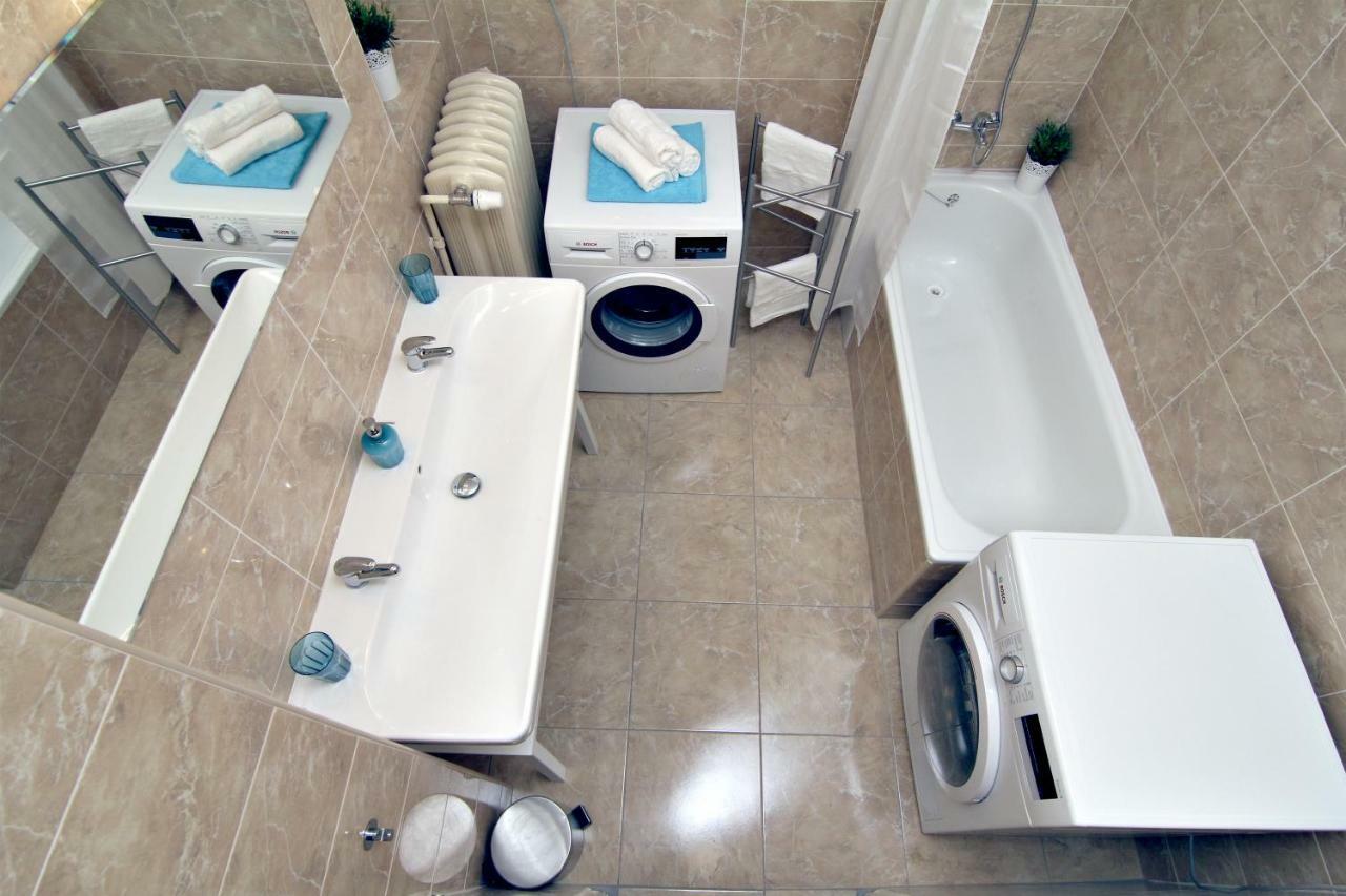 With 2 Bathrooms Lägenhet *