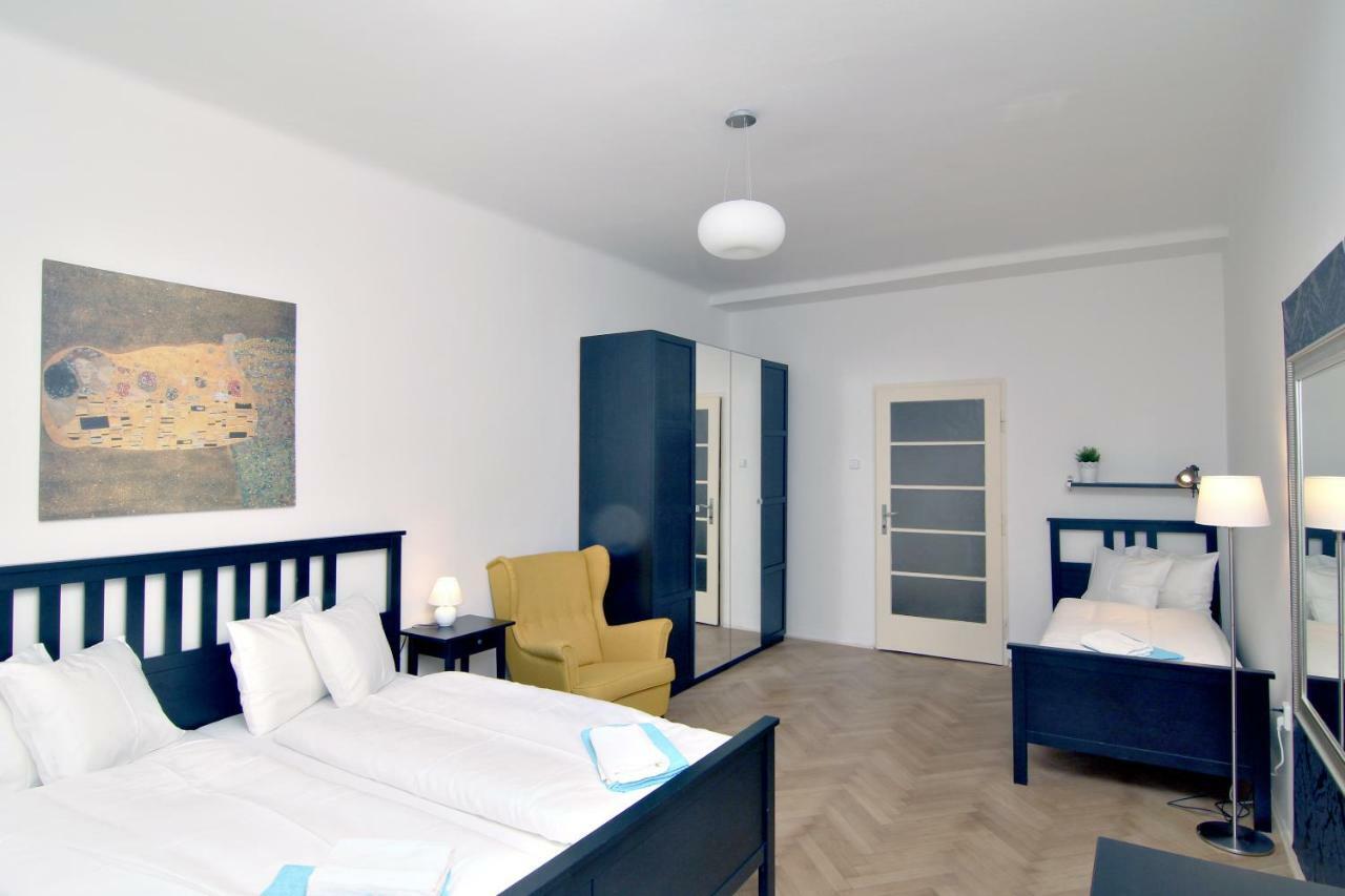 With 2 Bathrooms Prag