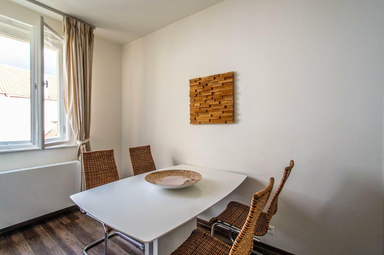Apartment Unique Charles Bridge 2bdr Apartment. *