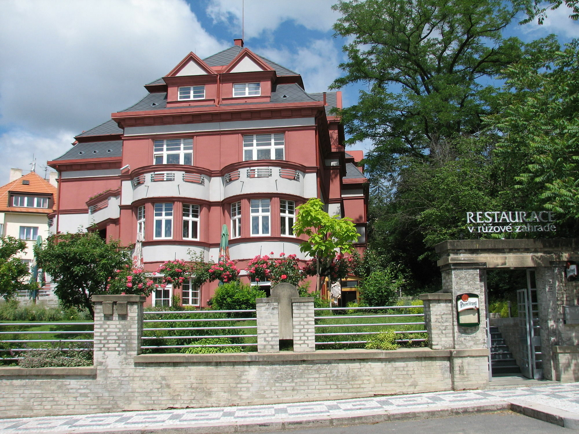 Hotel Villa Hotel 4*