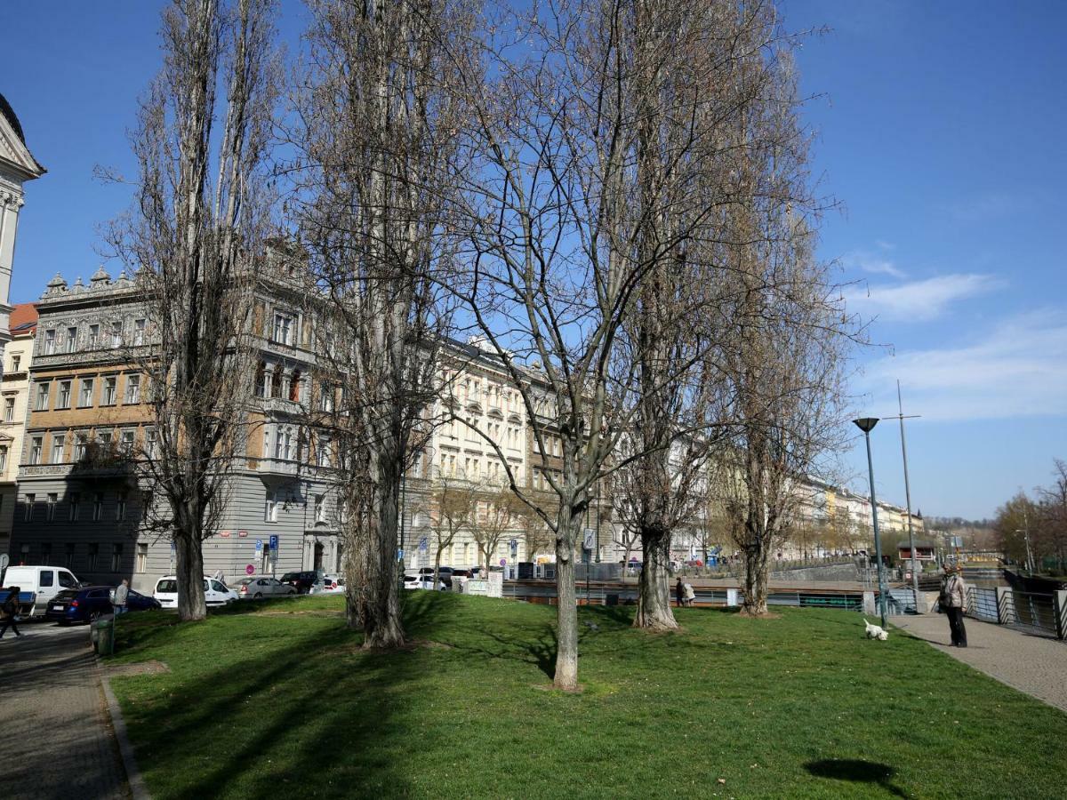 Luxurious Near River In Cezch Republic Apartment Prag