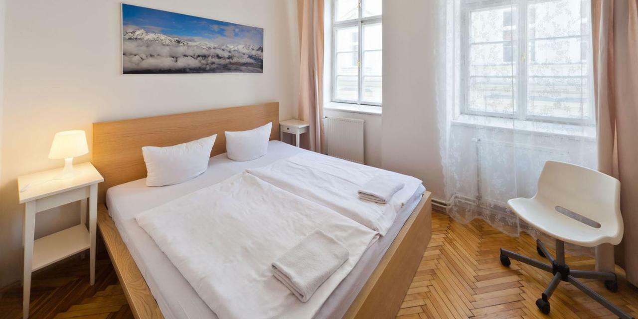 Charles Bridge Apartment Prag