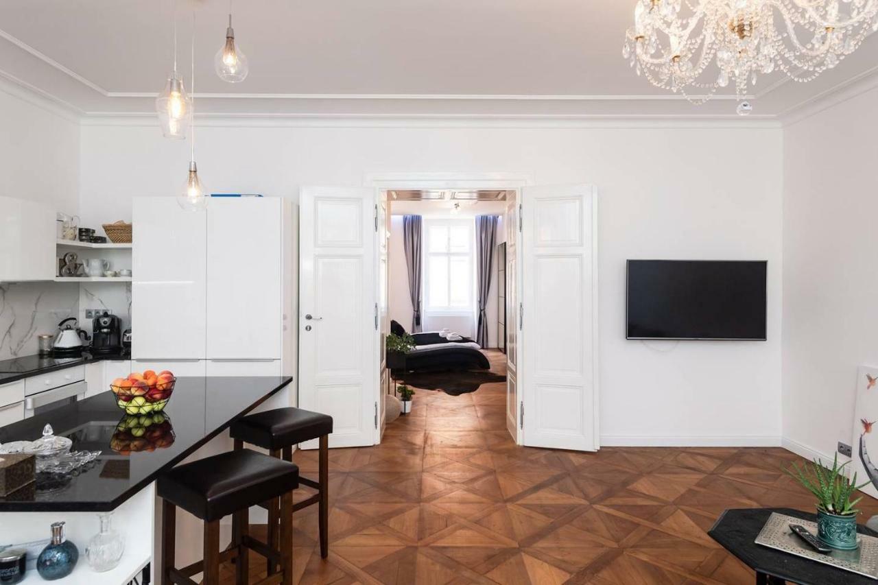 Arch Iii At Wenceslas Apartment *