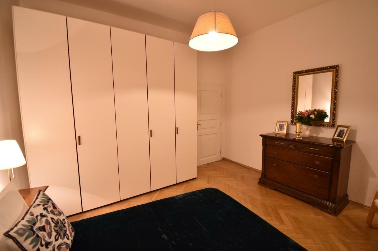 Cozy Flat By The Astronomical Clock Lägenhet *