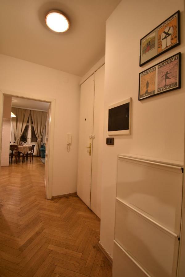 Cozy Flat By The Astronomical Clock Lägenhet