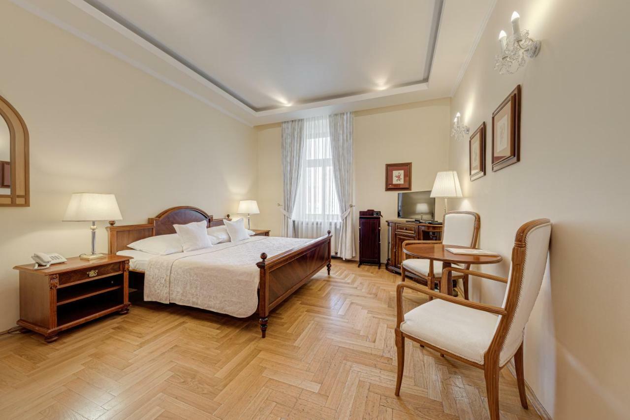 Louren Hotel 4*