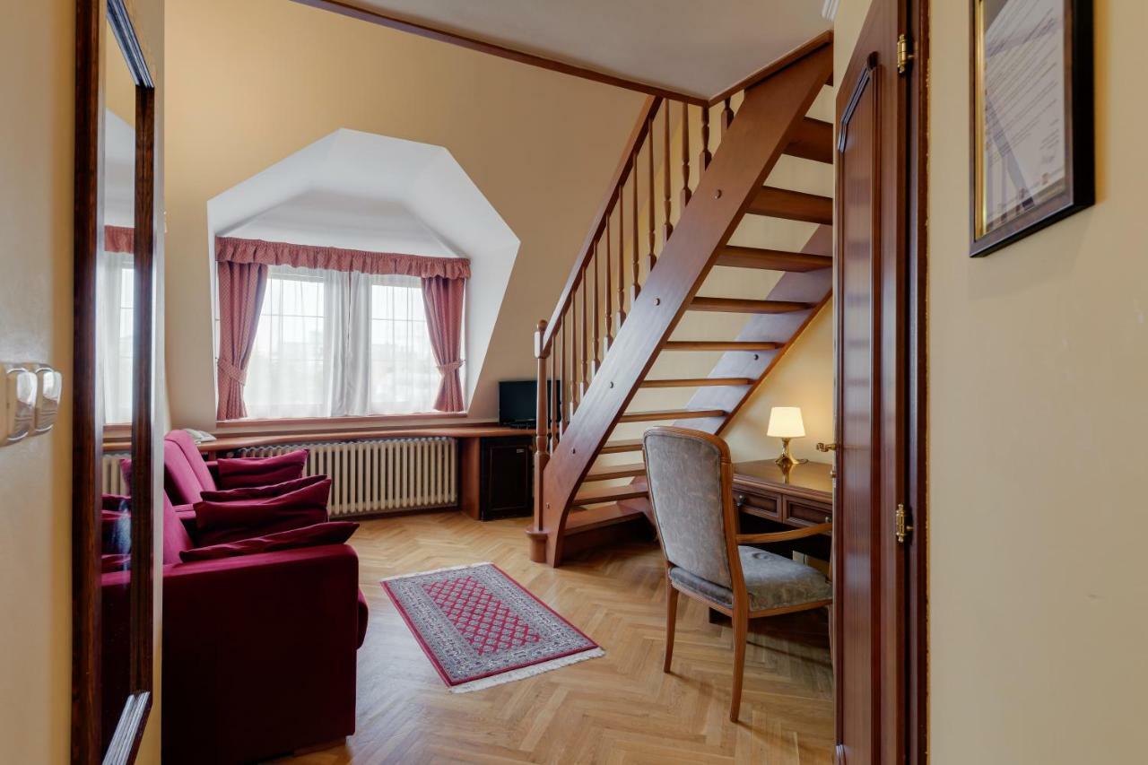 Louren Hotel