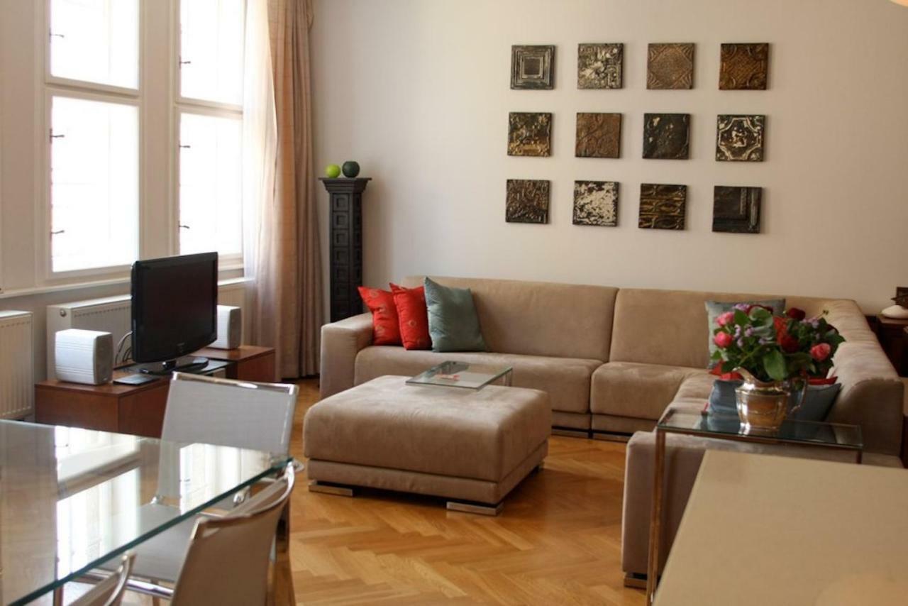 Spacious Elegance In The Heart Of Old Town