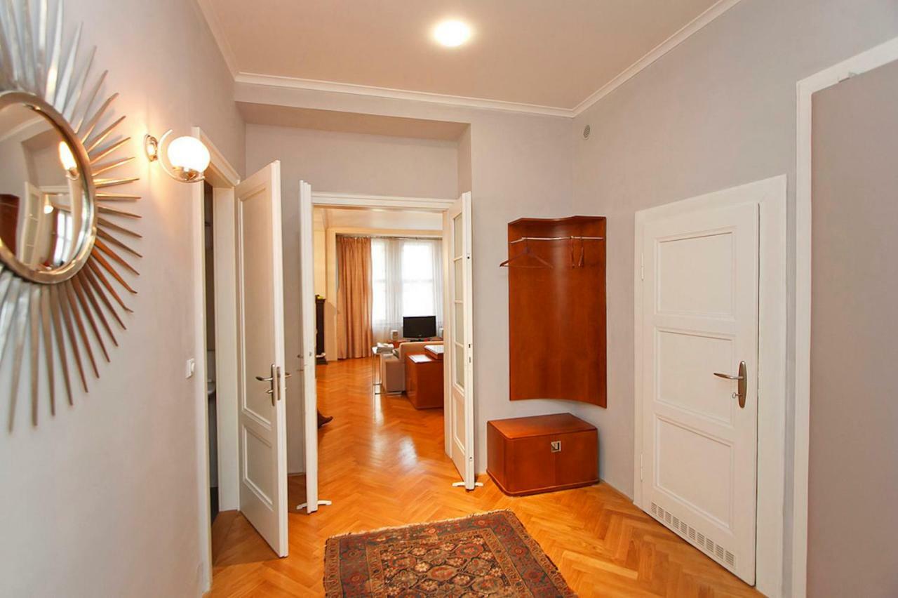 Lejlighed Spacious Elegance In The Heart Of Old Town *