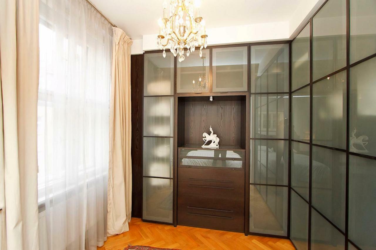Spacious Elegance In The Heart Of Old Town