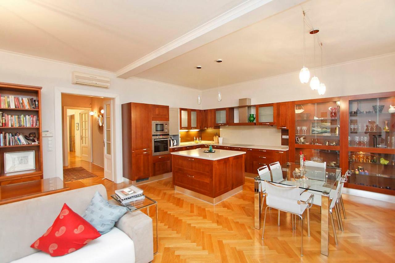 Lejlighed Spacious Elegance In The Heart Of Old Town