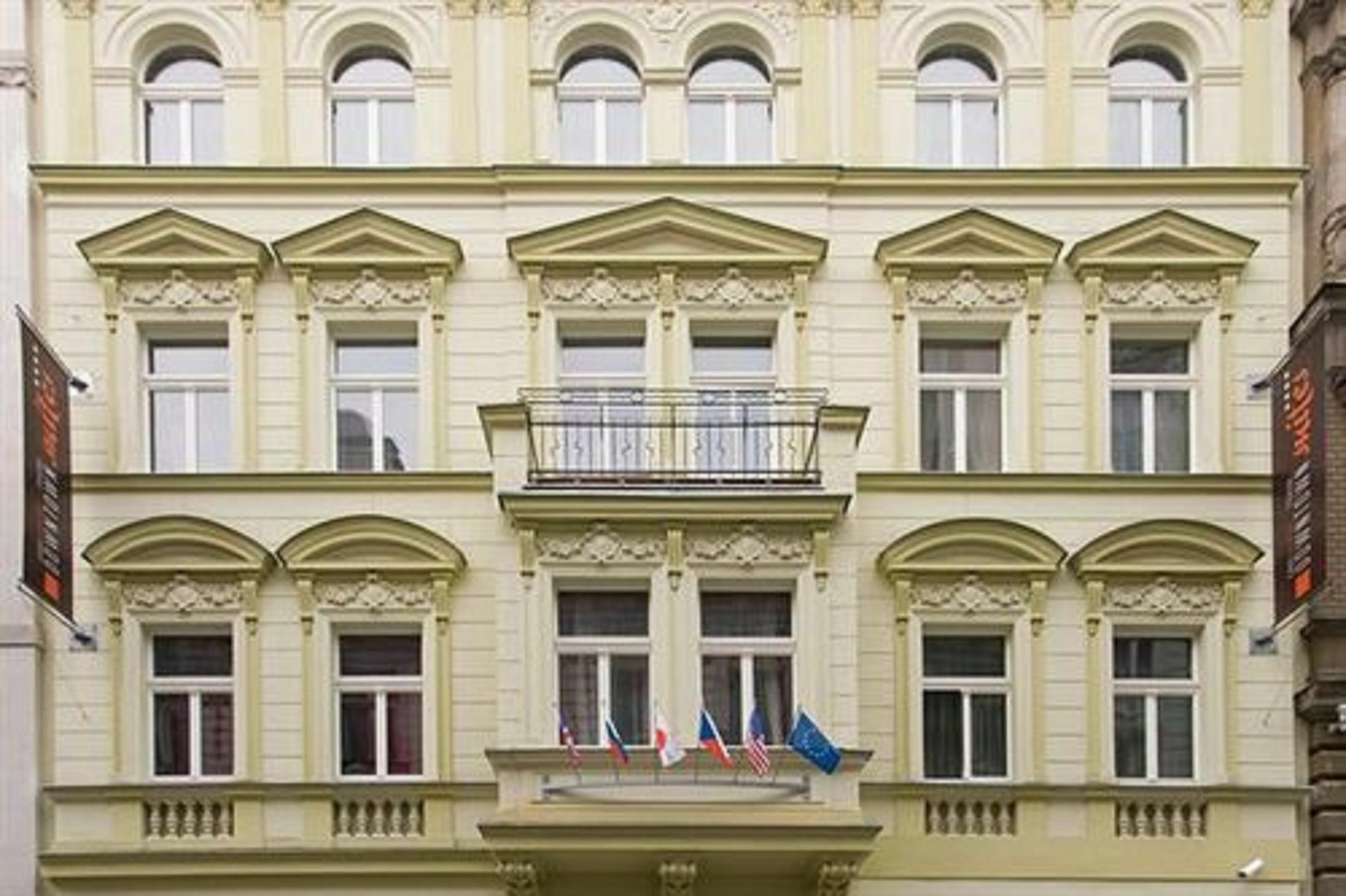 Downtown Kodanska 4*