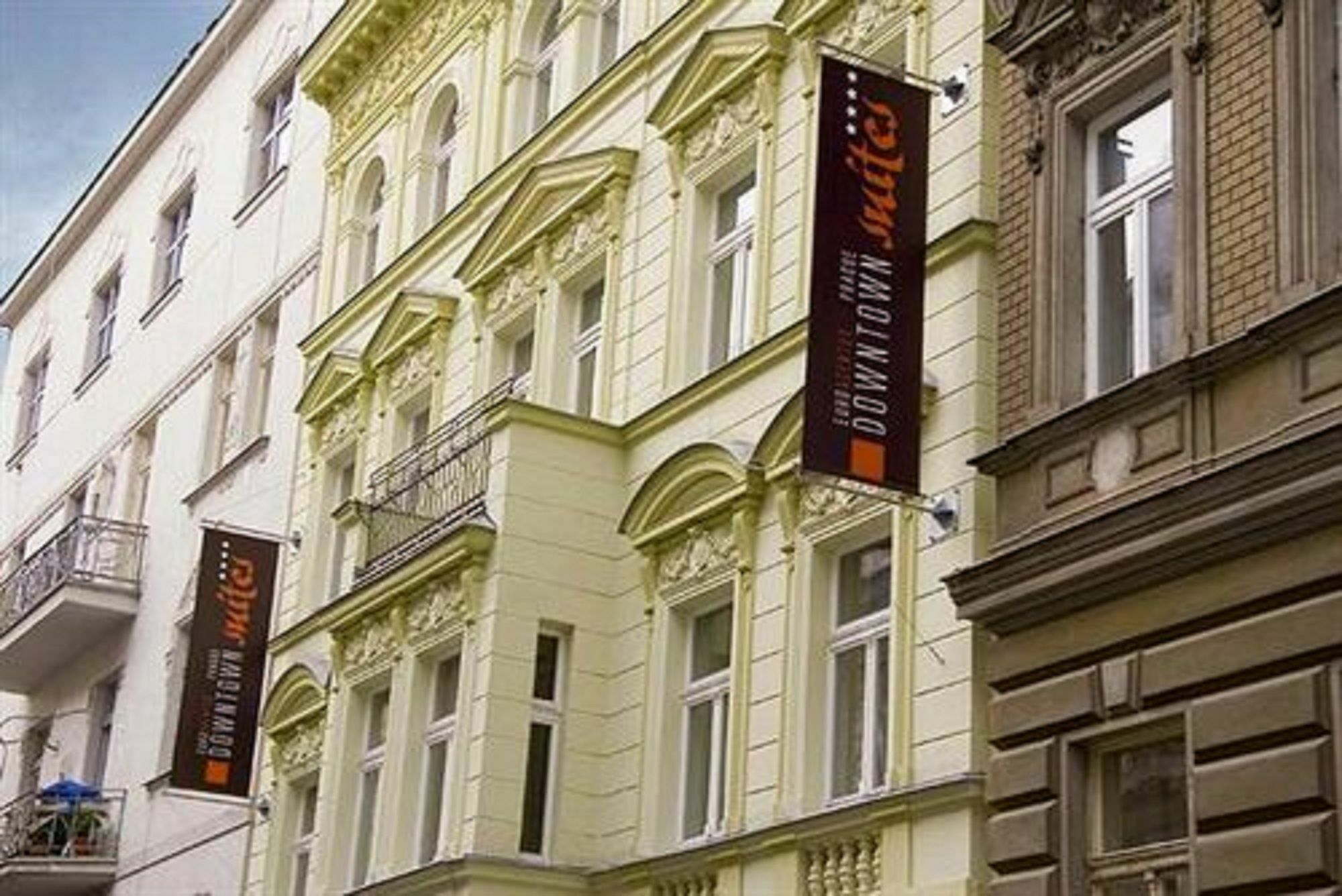 Downtown Kodanska Aparthotel 4*