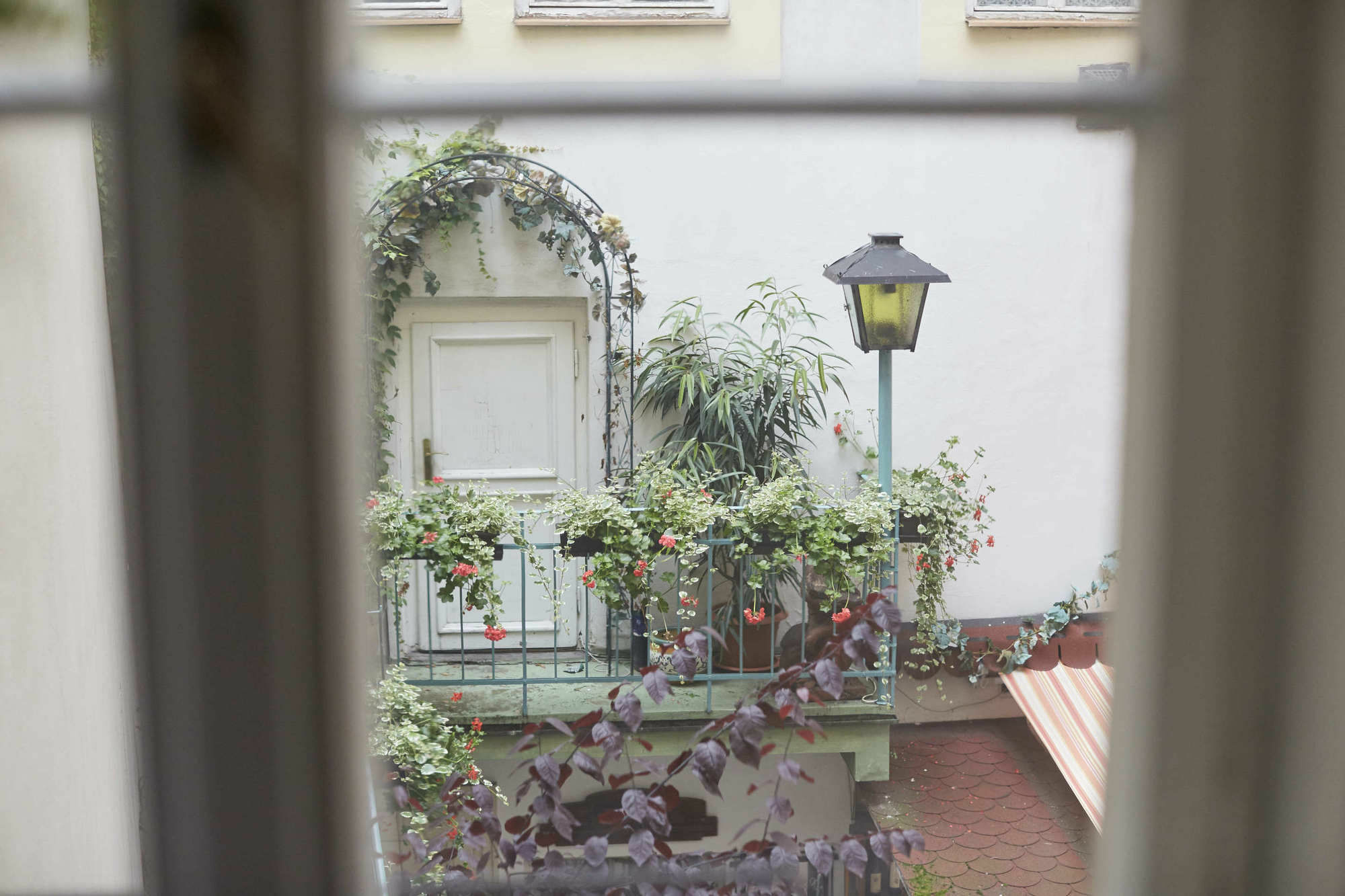 Friday Songs Apartment Prag