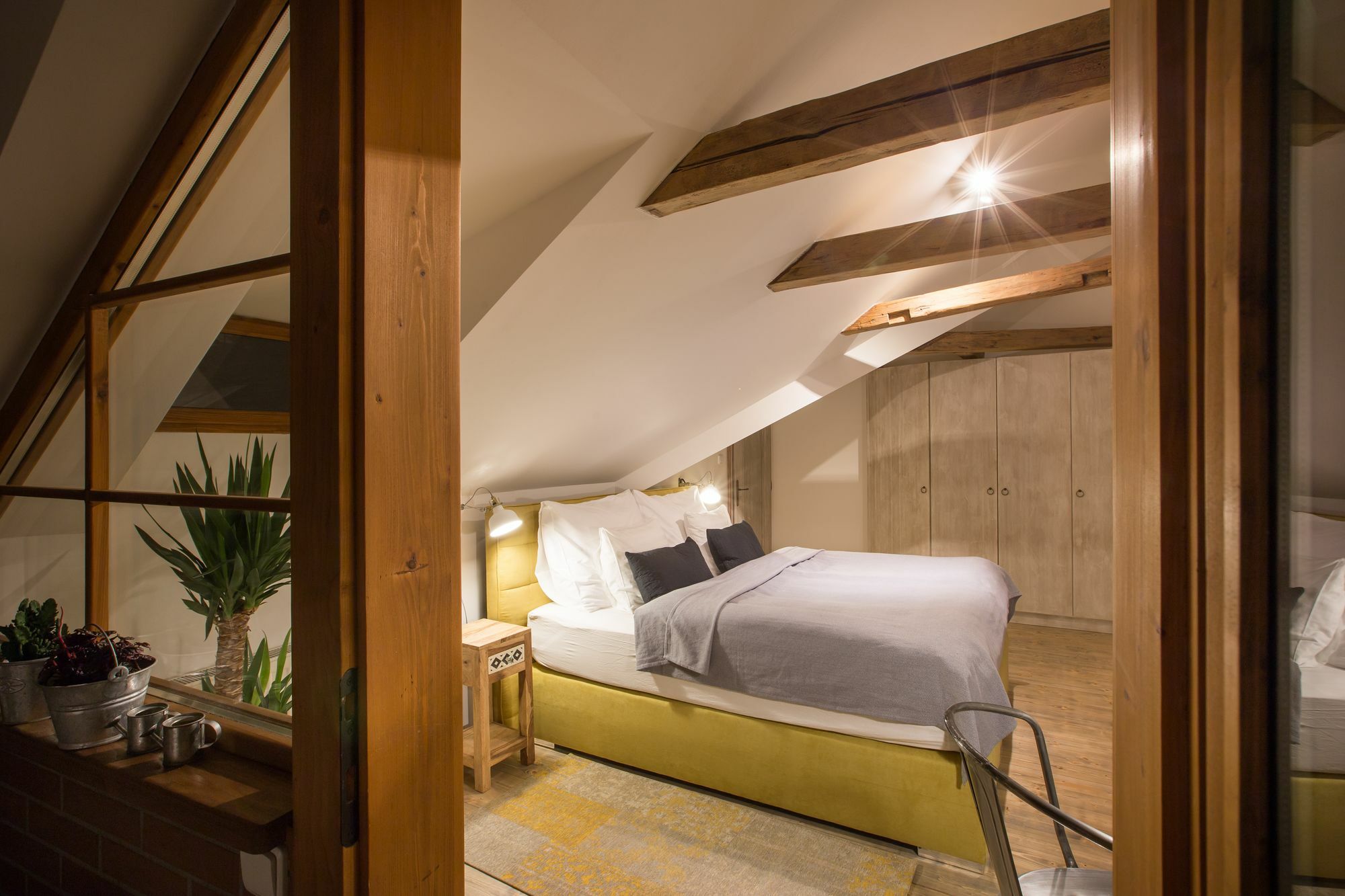 Apartment Gigantic Boho Chic 3 Bedroom 3 Bathroom Loft With Hanging Chair *