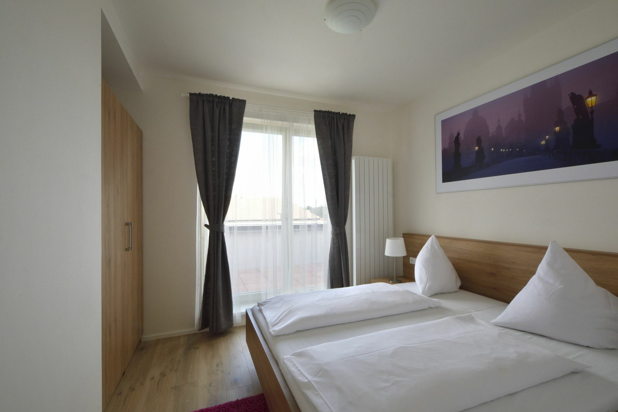 Downtown Belohorska Apartment *