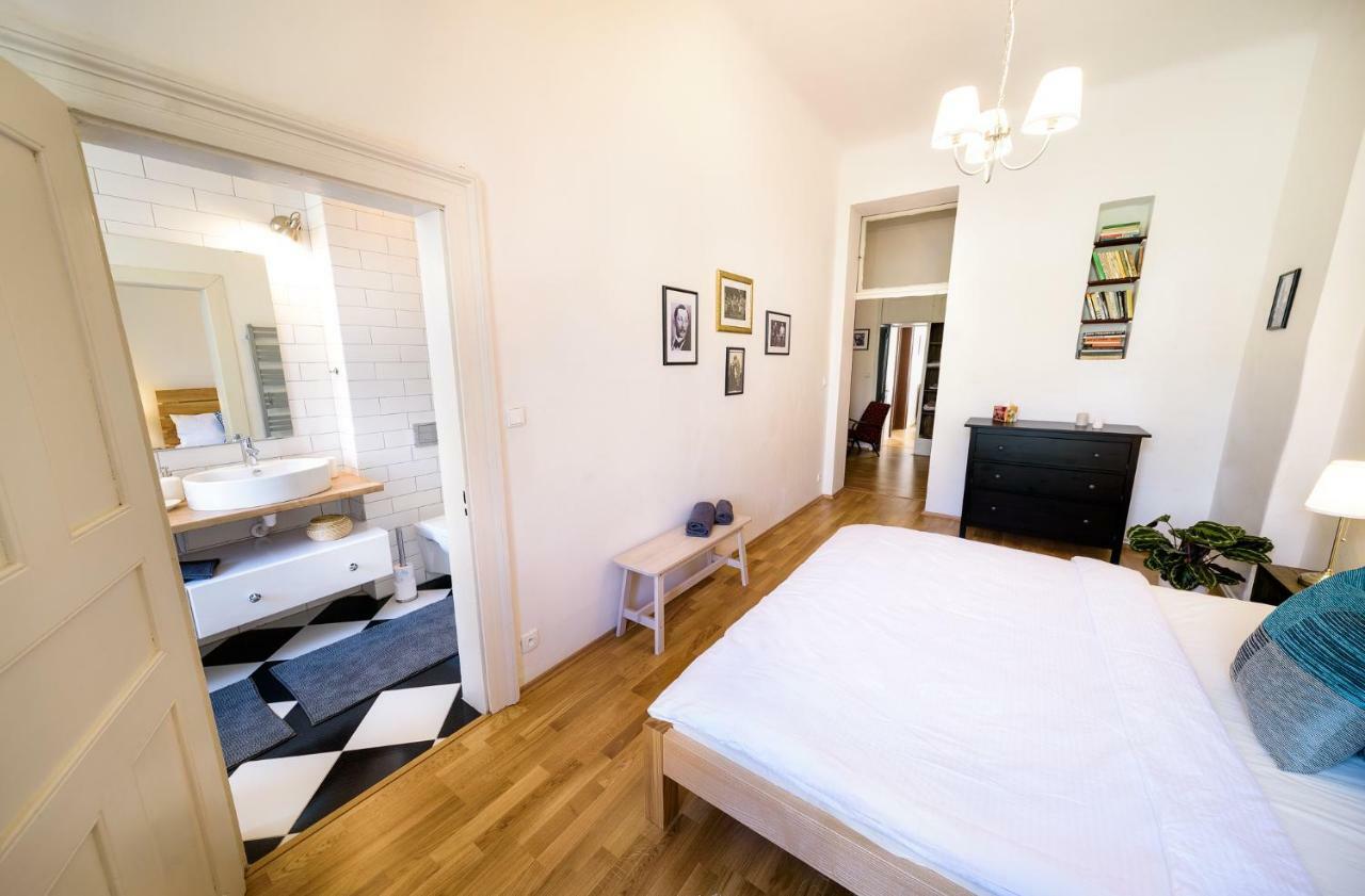 Harry Potter's In Center Apartment *