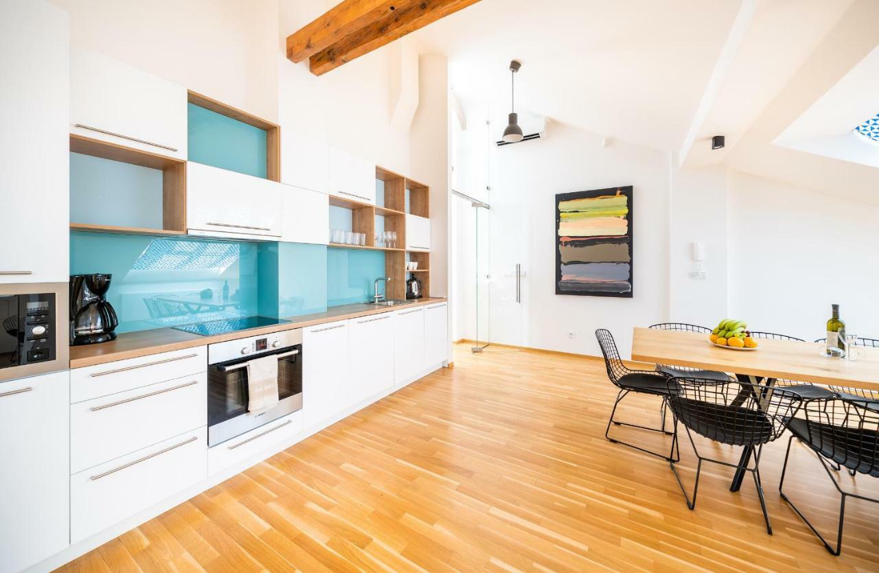 5br+3.5bt Wilson Apt. Apartment