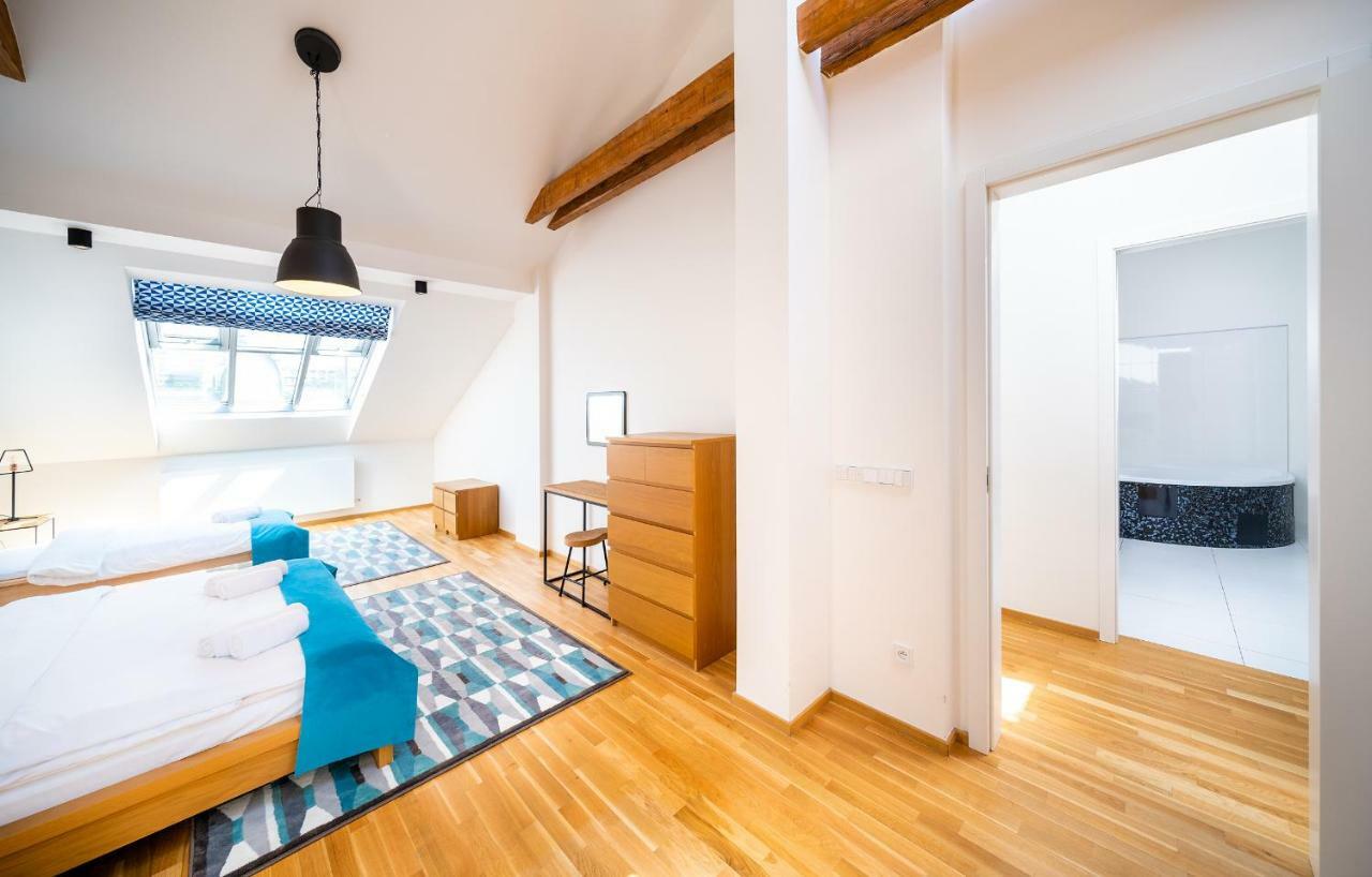 5br+3.5bt Wilson Apt. * Prag