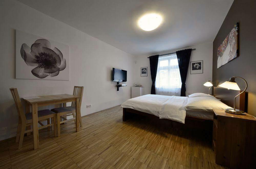 Downtown Kodanska 4* Prag
