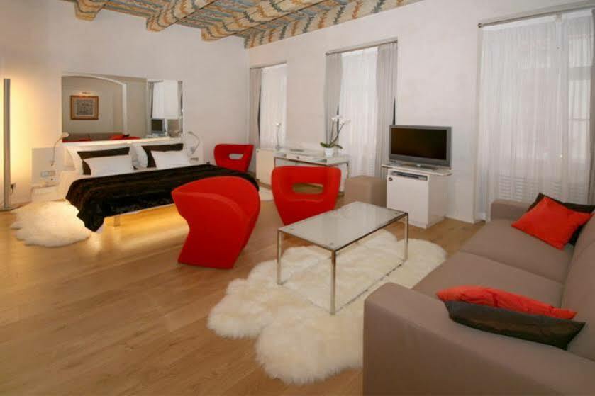 Hotel Three Storks 5*