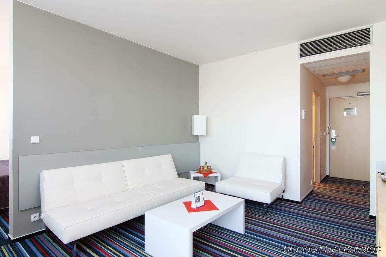 Airport By Ihg Hotel 4*