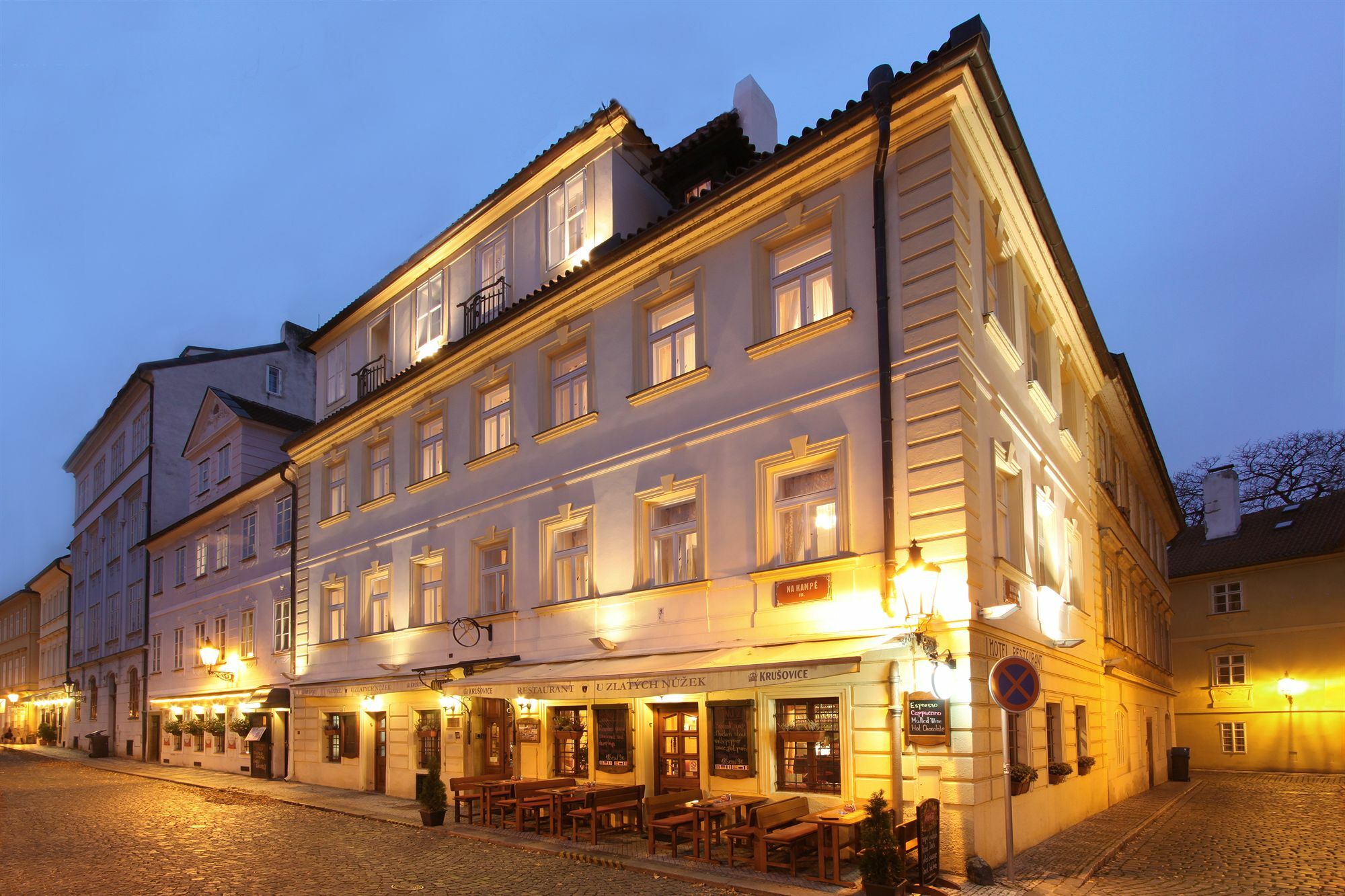 At The Golden Scissors Hotel Prag