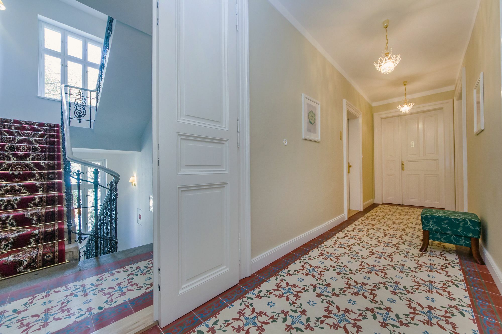 Apartment Manesova No.5 *