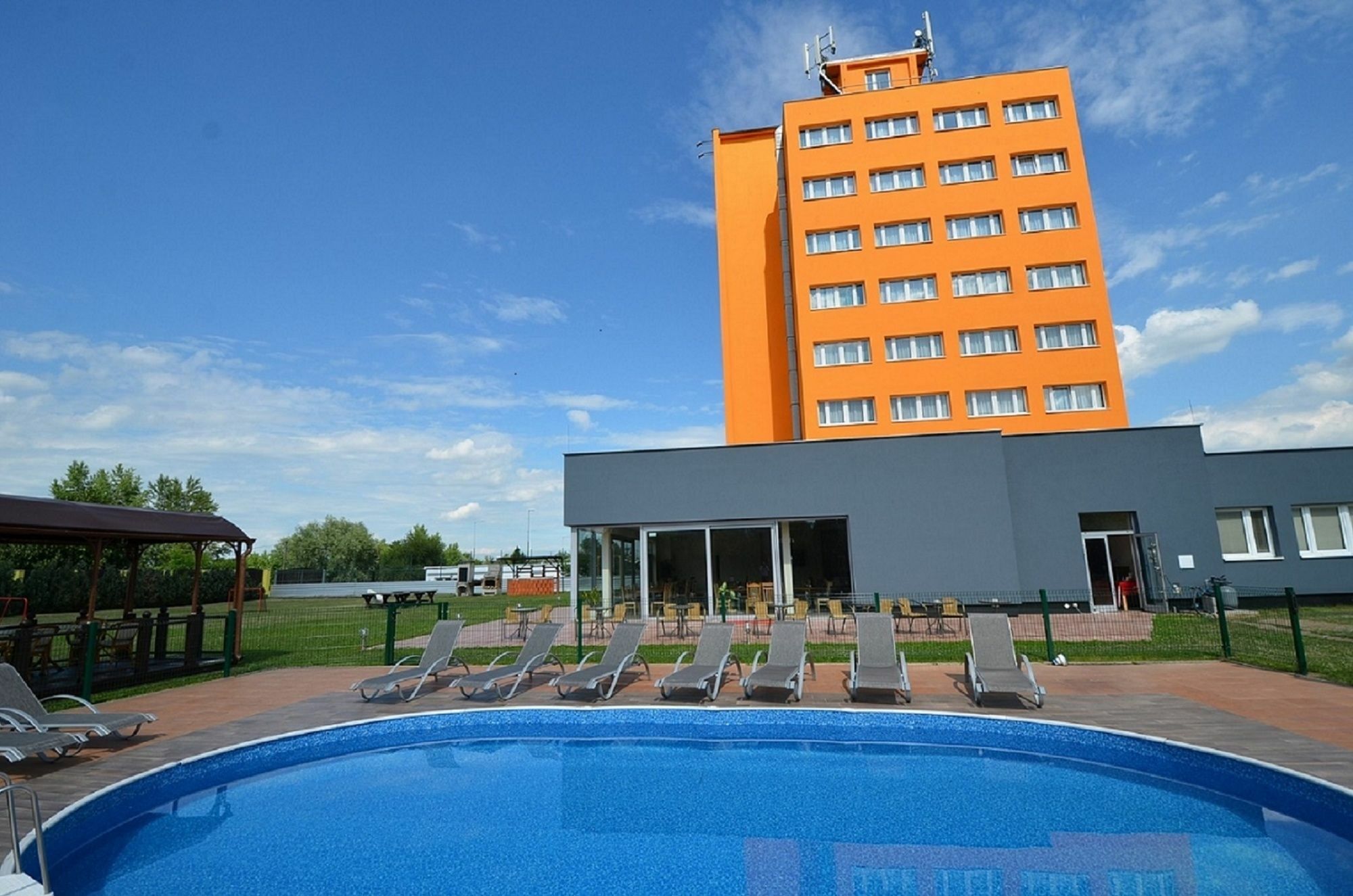 Aura Design&garden Pool Hotel Prag