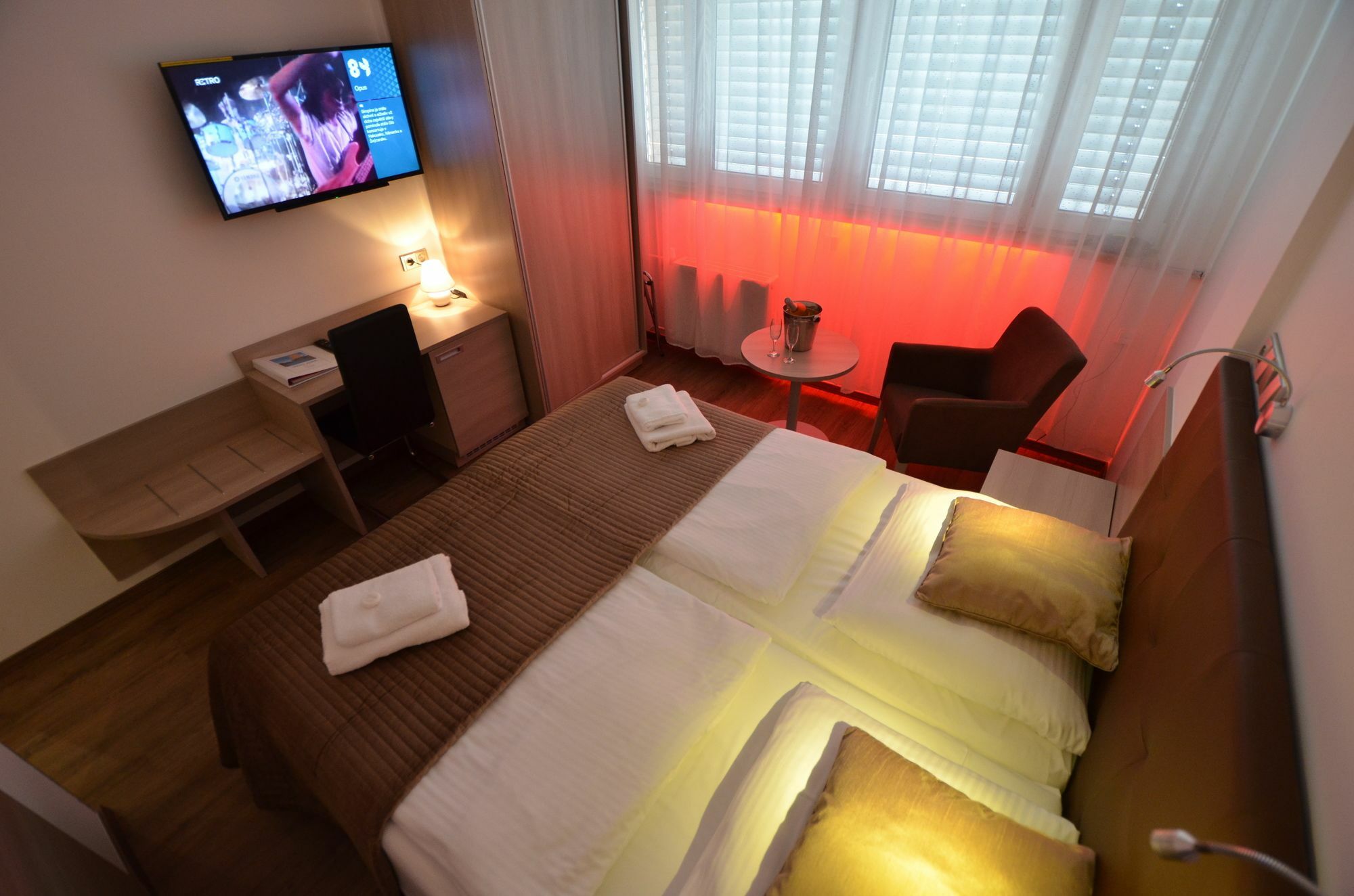 Aura Design&garden Pool 3* Prag