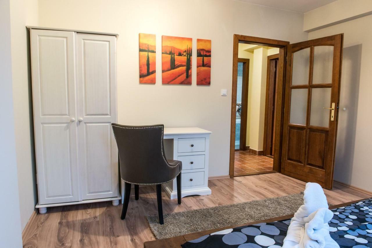 Spacious And Quiet Attic Flat In Centre Lejlighed *