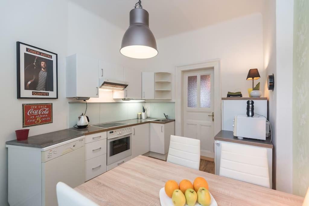 Apartment Outstanding In Center Prag