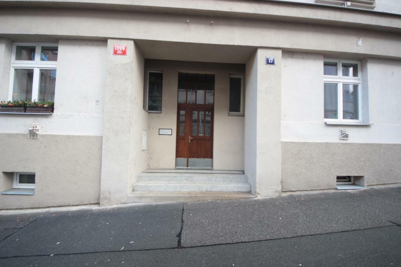 Gallery *