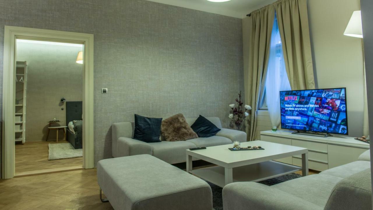Exclusive 3 Bedroom Top-notch Flat, Great Location *
