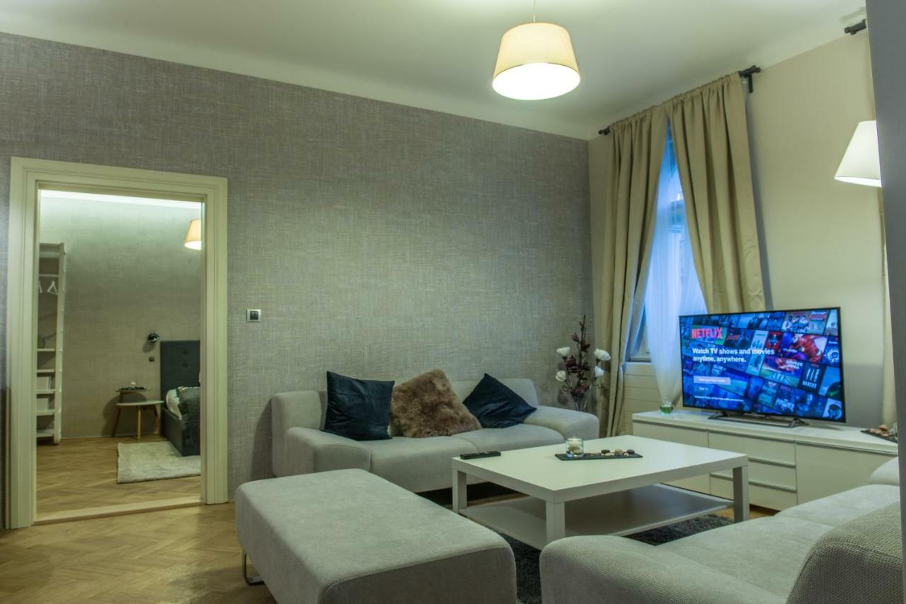 Lejlighed Exclusive 3 Bedroom Top-notch Flat, Great Location Prag